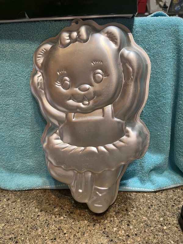 1992 Ballerina Bear Cake Pan Vintage Wilton Aluminum 2105-2021
