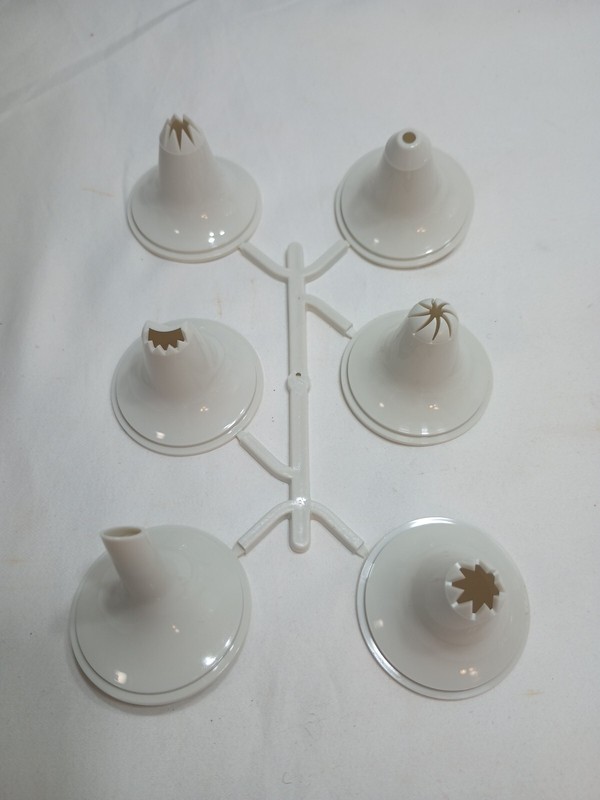 Pampered Chef Easy Accent Decorator 1778 Set of 6 Different TIPS see description gallery