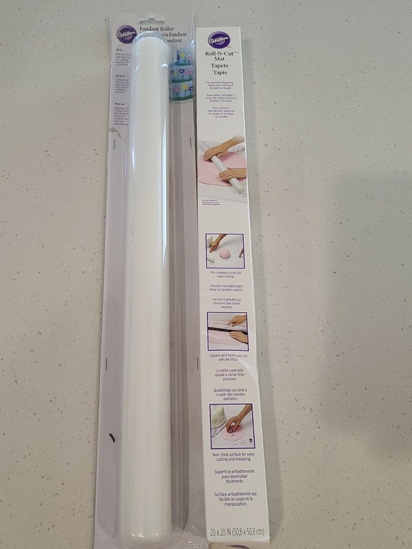 Wilton Cake Decorating FONDANT 20″ ROLLING PIN & Mat