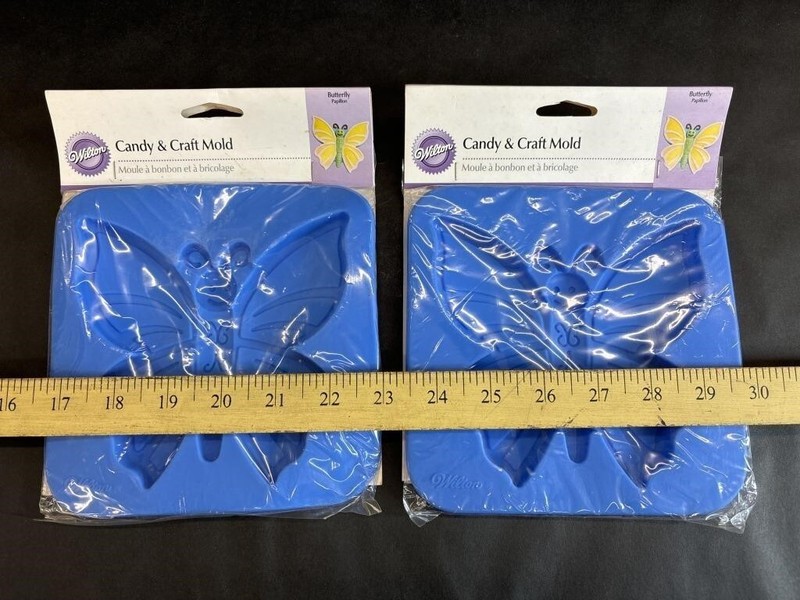 Wilton Silicone Butterfly Candy & Craft Mold 2pc Set 2006 Bake/Confection Gift gallery