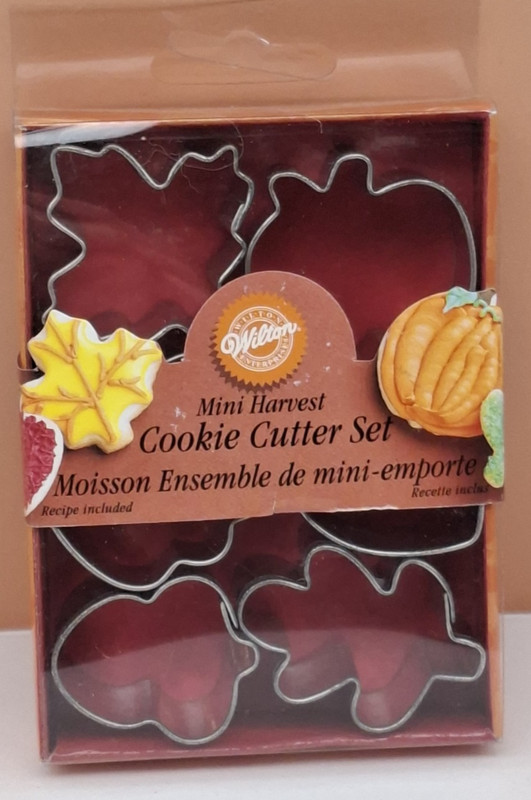 Wilton Mini Harvest Cookie Cutter Set: leaves, pumpkins, acorns. Set of 6