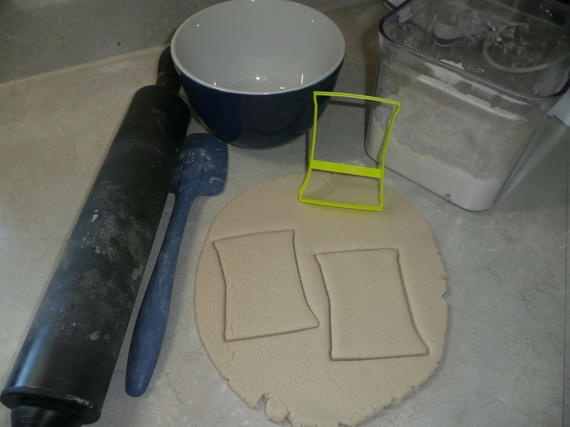 BAG OF CHIPS OUTLINE SALTY SNACK MUNCHIES POTATO COOKIE CUTTER USA PR3630 gallery