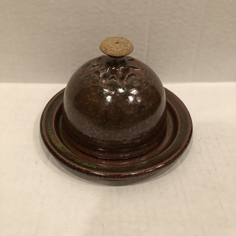 Beautiful Stoneware dome covered cheese plate Stowe Vermont