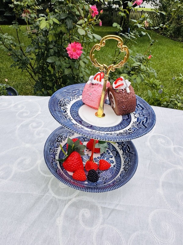 2-Tier Cake/Dessert Stand Blue willow pattern w/ Gold Tone Handle gallery