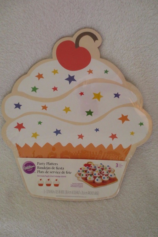 Wilton Treats Cake Boards platters cupcake shaped 3 in pack 2104-5141