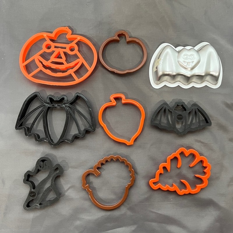 Cookie Cutters Halloween Fall Lot of 8 Plastic Bat Mini Pan Turkey Leaf Acorn