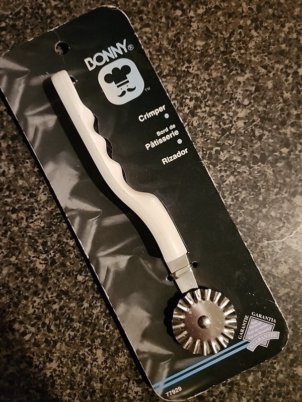 BONNY Pastry Crimper Edge Cutter Wheel White Handle 77929 New Bradshaw Internati