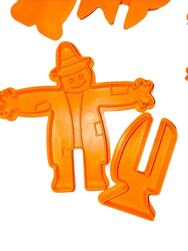 Nordic Ware Halloween Stand Up Cookie Cutters Set 12pc 6 Figures Various gallery