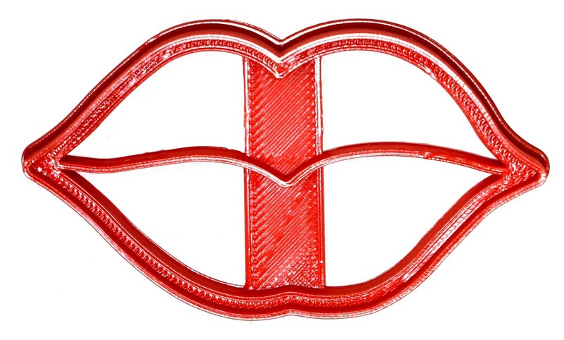 LIPS KISS MOUTH WEDDING ANNIVERSARY BRIDAL ROMANCE COOKIE CUTTER USA PR815