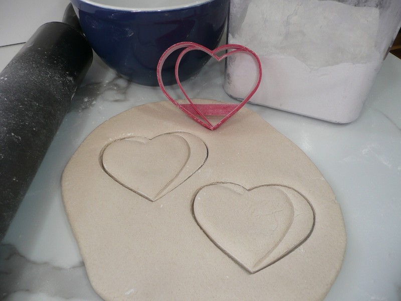 HUGS AND KISSES CANDY HEARTS SET OF 4 COOKIE CUTTERS MADE IN USA PR9015 gallery