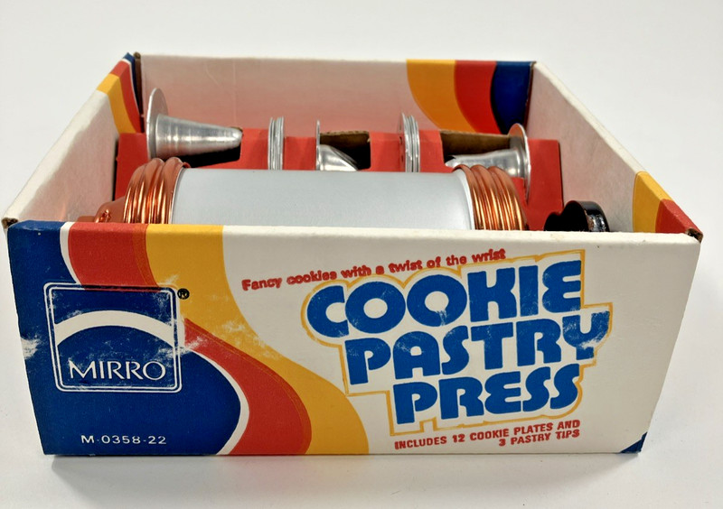 Vintage Mirro Cookie Pastry Press M-0358-22 With 12 discs & 3 Pastry Tips & Box gallery