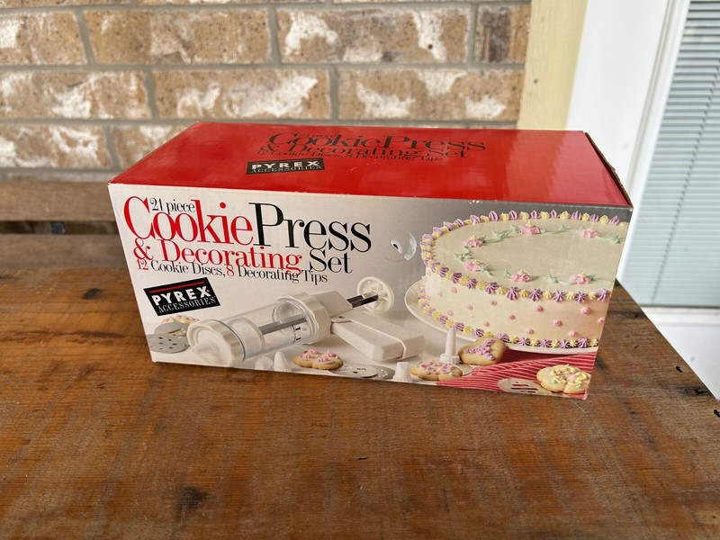 Vintage NEW IN BOX 21 piece Cookie Press & Decorating Set-Pyrex Accessories