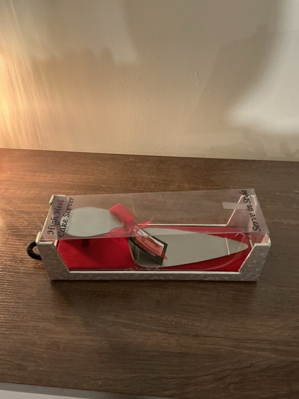 High Heel Cake Slicer