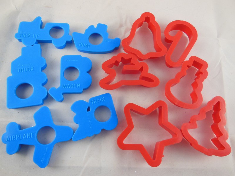 6 General Mills Fun Group Inc GMFGI + 6 other plastic Cookie Cutters Christmas +