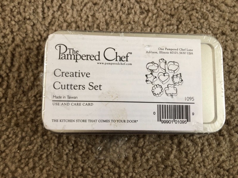 Pampered Chef Creative Cutters Set Tin 8 Pack 1095 New Sealed