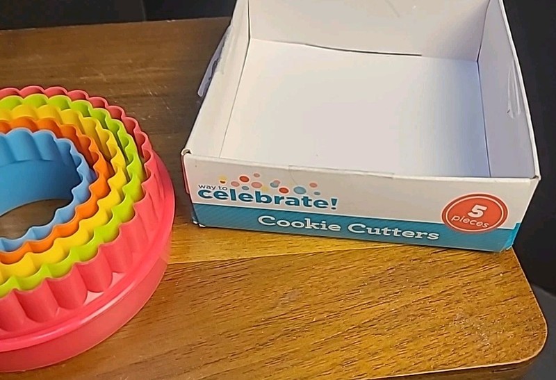 CelebraTwo Side Round Cookie,Biscuit, Fondant And cake Cutters... 5 Sizes gallery