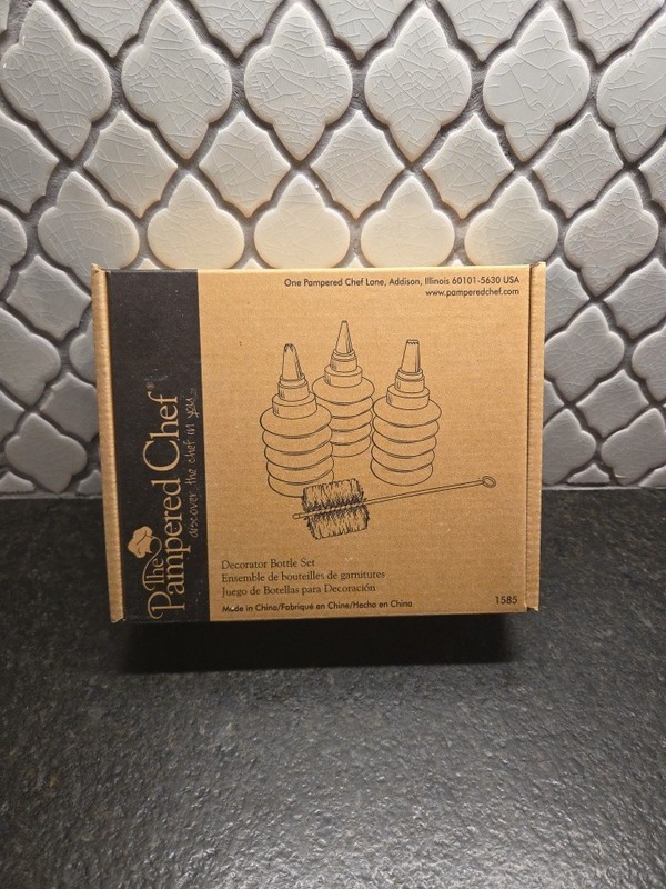 The Pampered Chef Decorator Bottle Set 1585 Decorator Tips & Cleaning Brush New