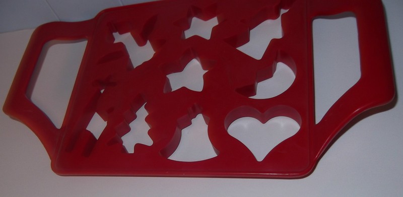 VINTAGE 1983 U K DESIGN COOKIE CUTTER WITH HANDLES 9 SHAPES & JELLO MOLD gallery