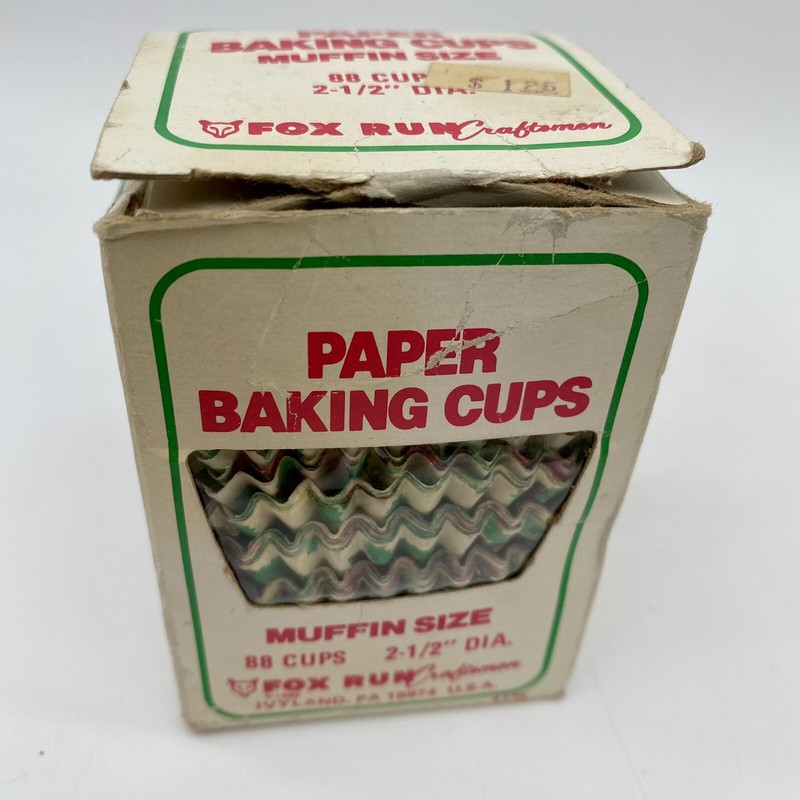 Lot Vintage CHRISTMAS HOLIDAY Holly Berries Paper Baking Cups USA Made gallery