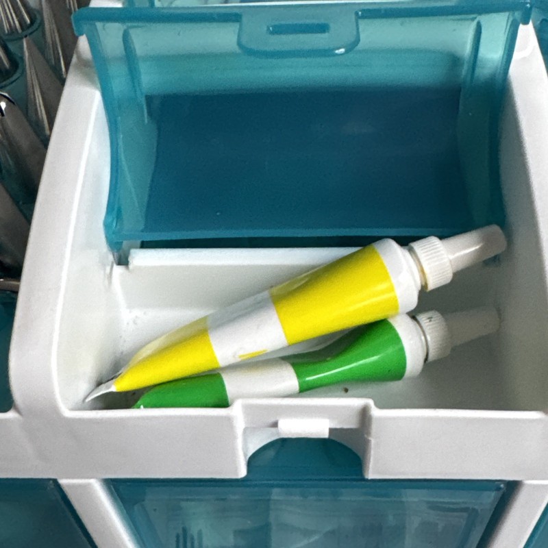 WILTON Ultimate Cake Decorating Set Tool Kit Caddy READ See photos for contents gallery