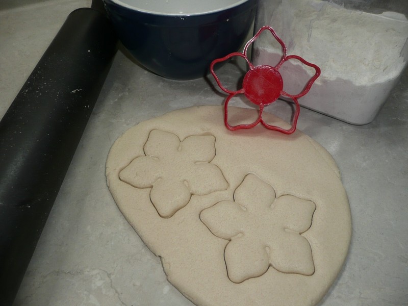 MONSTER HEAD OR POINTED PETAL FLOWER COOKIE CUTTER MADE IN USA PR4934 gallery