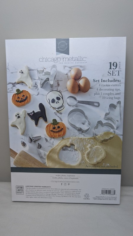 Chicago Metallic Halloween Cookie Set 19 Piece Cat, Ghost, Skeleton, Pumpkin New gallery