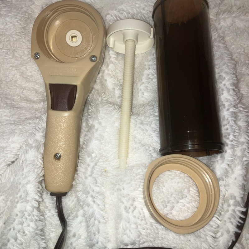 VTG Wear Ever Super Shooter Electric Cookie Pastry Press Gun #70123 9 Discs gallery