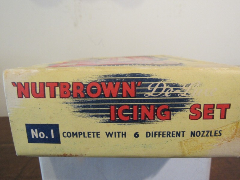 Nutbrown De Luxe Icing Set Made in England gallery