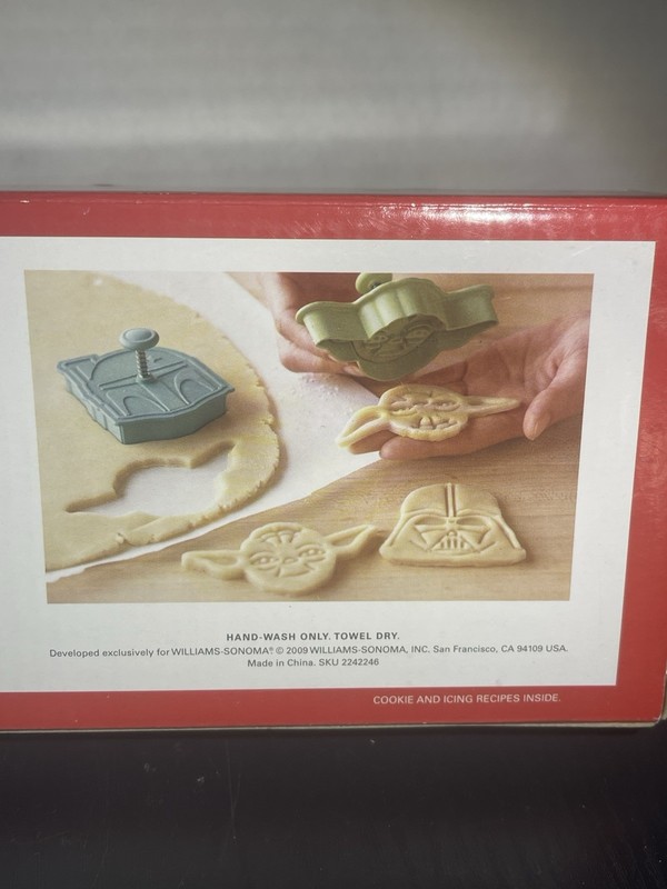 Williams Sonoma Star Wars set 4 Cookie Cutters Death Star Falcon X Wing Tie gallery